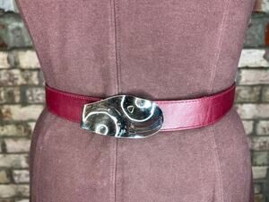 belt oval rippled buckle maroon burgundy wine silver vintage